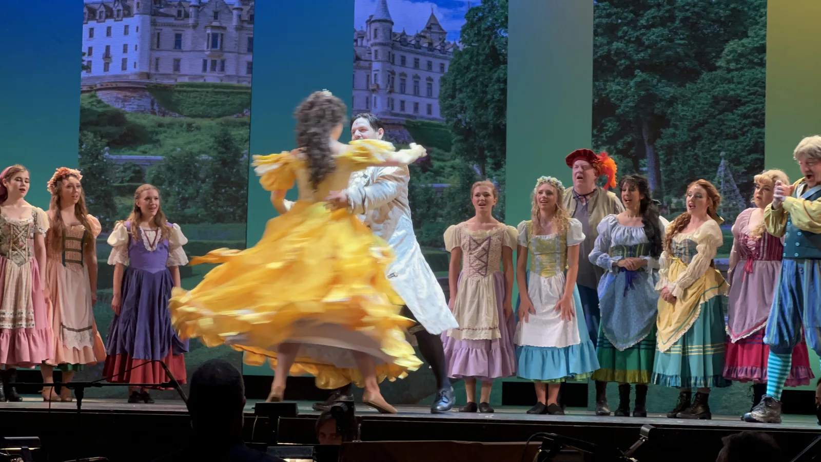 Beauty and the Beast on an LED-column stage